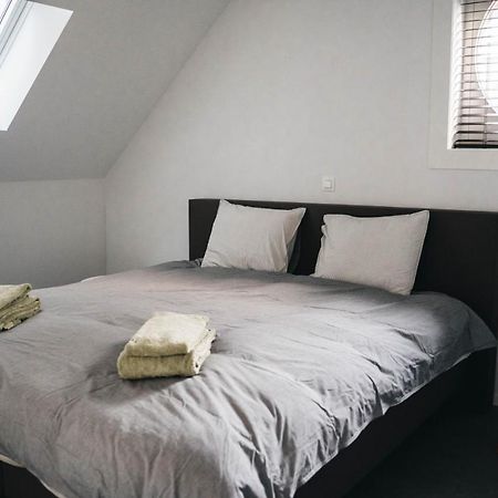 איפר Gezellige Loft Met Twee Slaapkamers מראה חיצוני תמונה